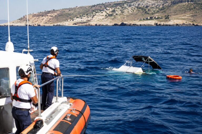 Castellammare del Golfo, imbarcazione affonda al largo di Cala Bianca: salvate cinque persone