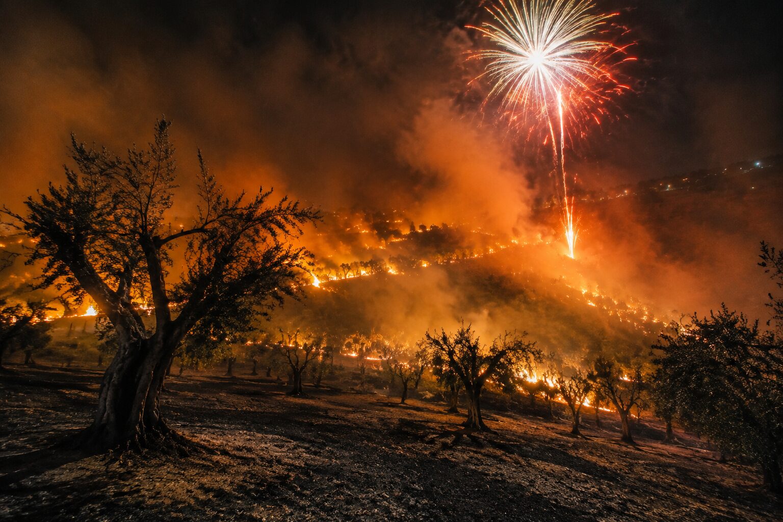 incendio causato da fuochi d’artificio
