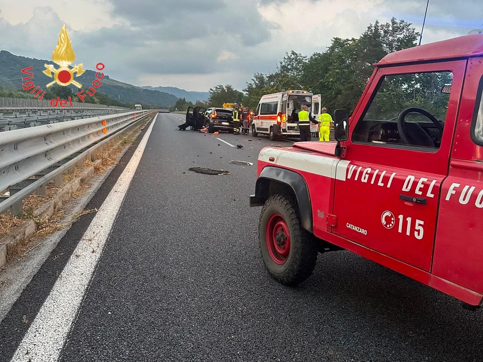 Incidente sull’A2 tra auto e furgone: quattro feriti e traffico in tilt | FOTO