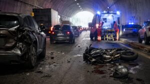 incidente auto moto galleria