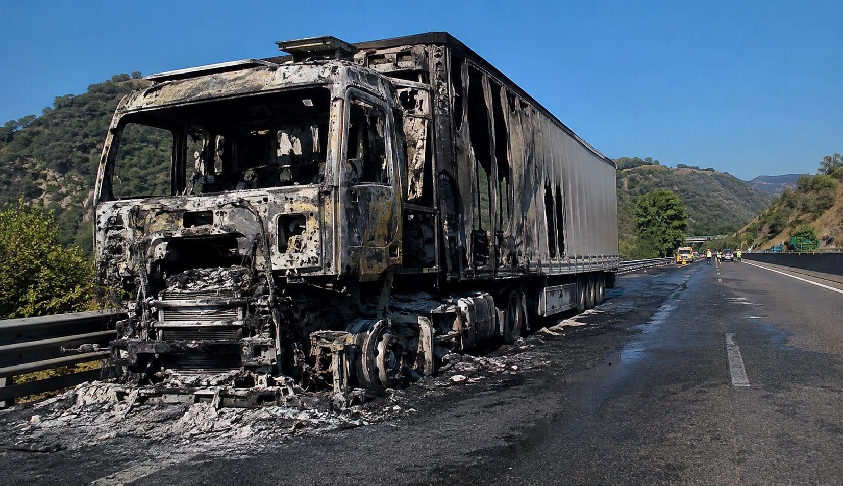 mezzo pesante incendiato