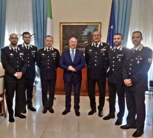 saluto ufficiali al prefetto