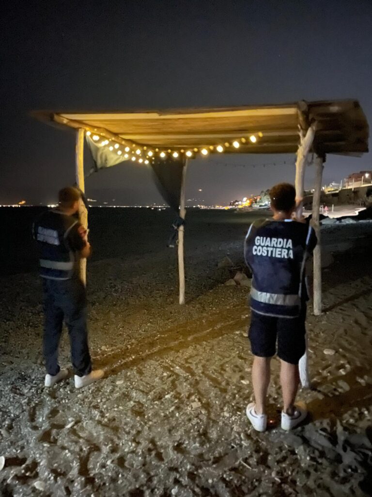 sequestro guardia costiera ombrelloni
