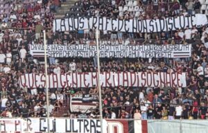 striscione curva sud reggina contro la multiproprietà