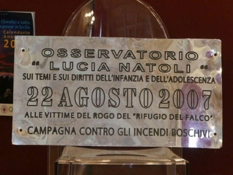 targa storica della commemorazione Rifugio del Falco