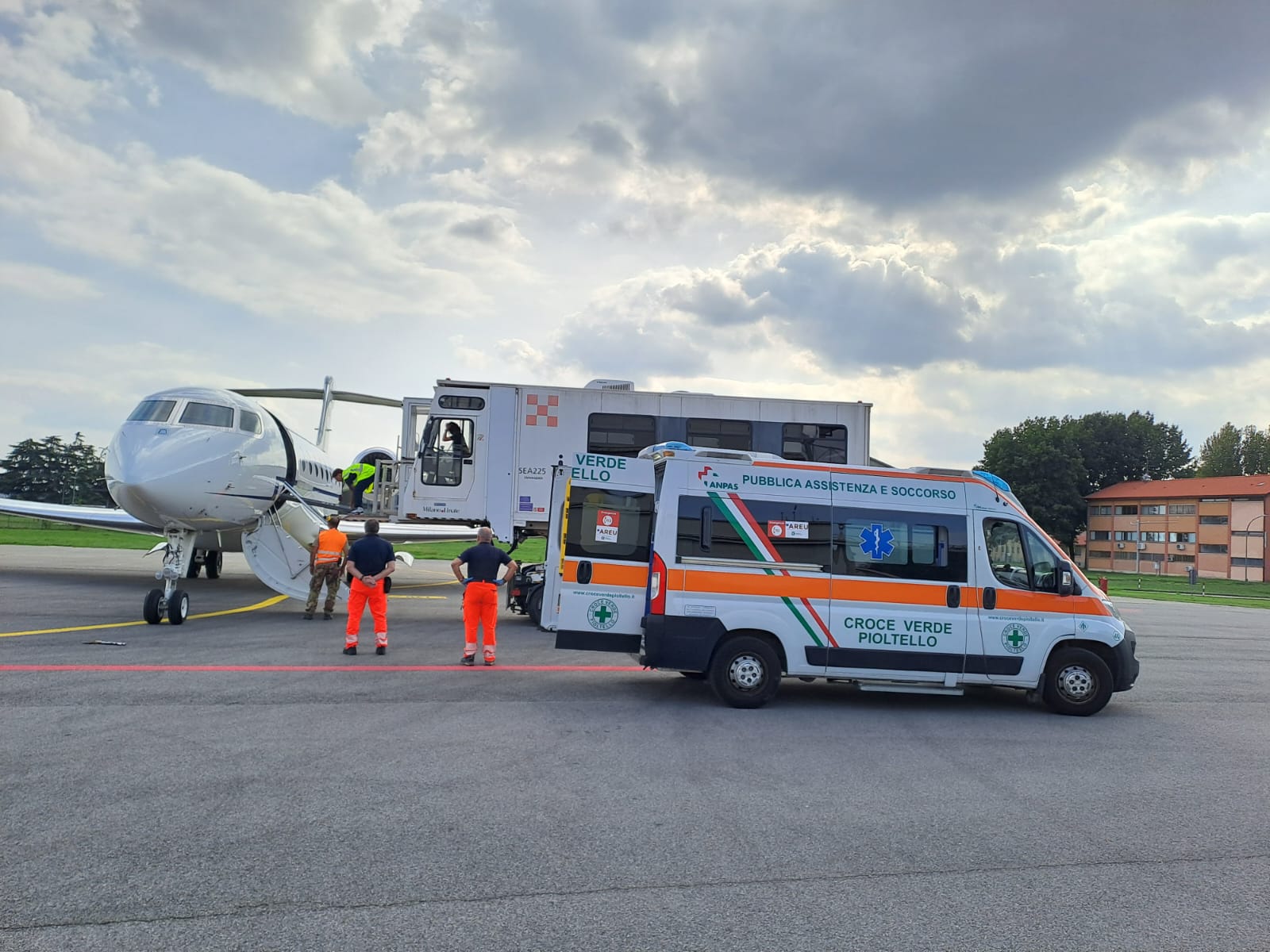 Catanzaro, 38enne in pericolo di vita trasferito d’urgenza a Milano con un volo 