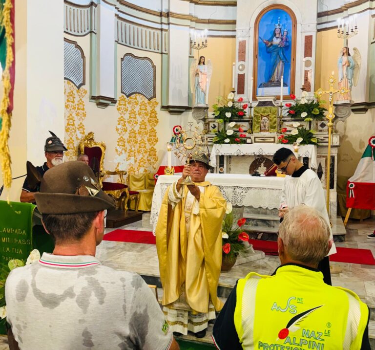 Sangineto celebra gli Alpini: oltre 200 penne nere da tutta Italia per il raduno al Santuario di Pantana