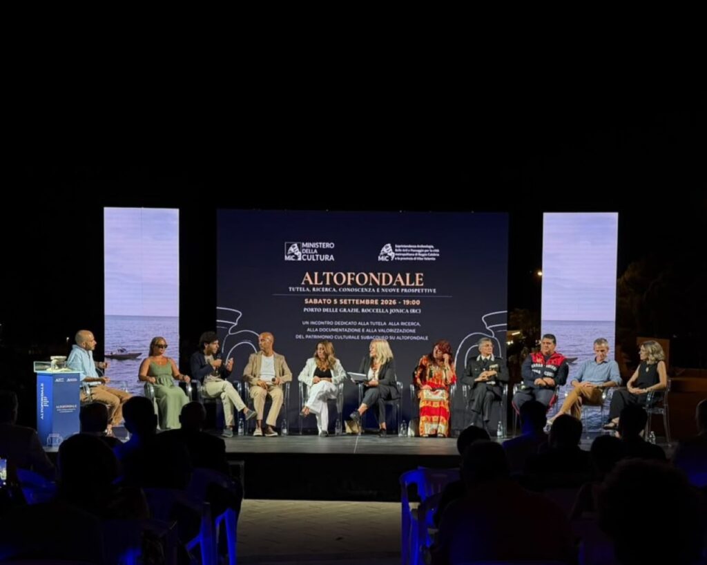 Altofondale Il palco con i relatori