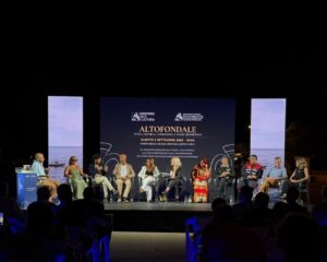 Altofondale Il palco con i relatori