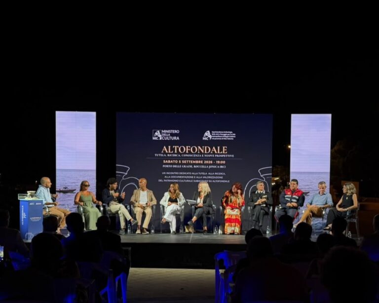 Altofondale Il palco con i relatori