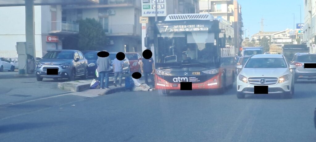 Anziano cade dal bus atam messina