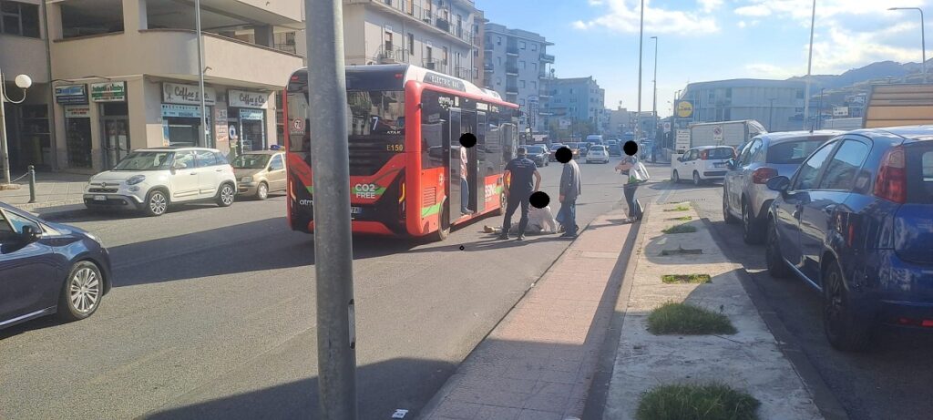 Anziano cade dal bus atam messina
