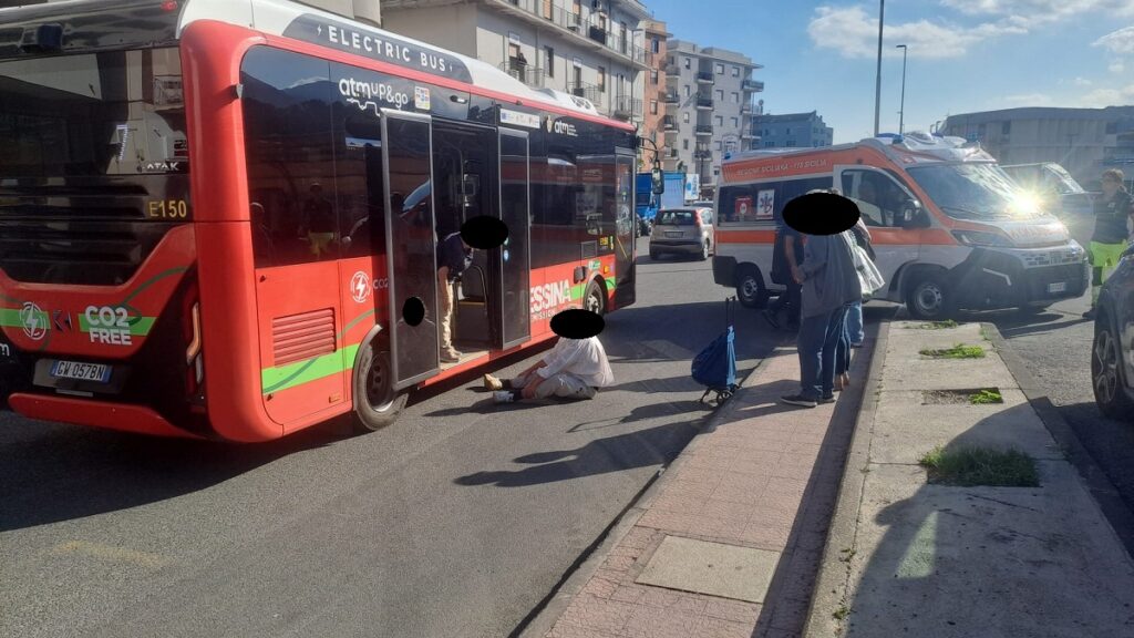 Anziano cade dal bus atam messina