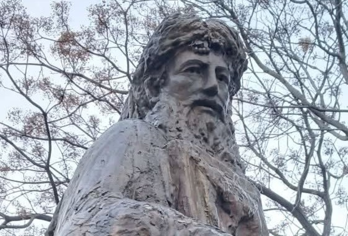 Calco statua Pitagora Crotone