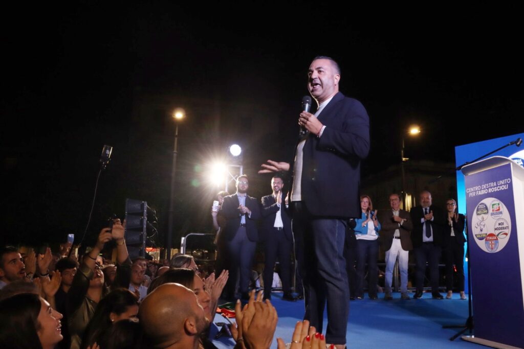 Cannizzaro al comizio di chiusura di campagna elettorale a piazza duomo per le elezioni suppletive 24 settembre 2026