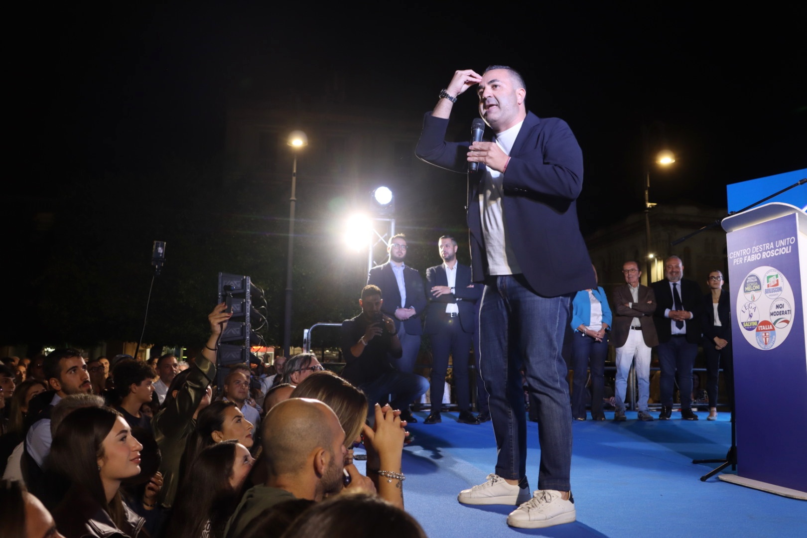 Cannizzaro al comizio di chiusura di campagna elettorale a piazza duomo per le elezioni suppletive 24 settembre 2026 (7)