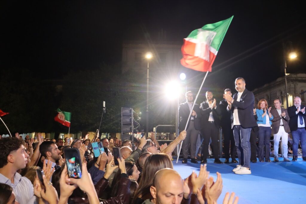 Cannizzaro al comizio di chiusura di campagna elettorale a piazza duomo per le elezioni suppletive 24 settembre 2026