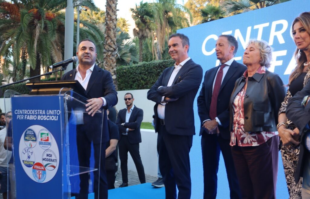Cannizzaro parla dal palco dopo vittoria Roscioli alle suppletive (1)