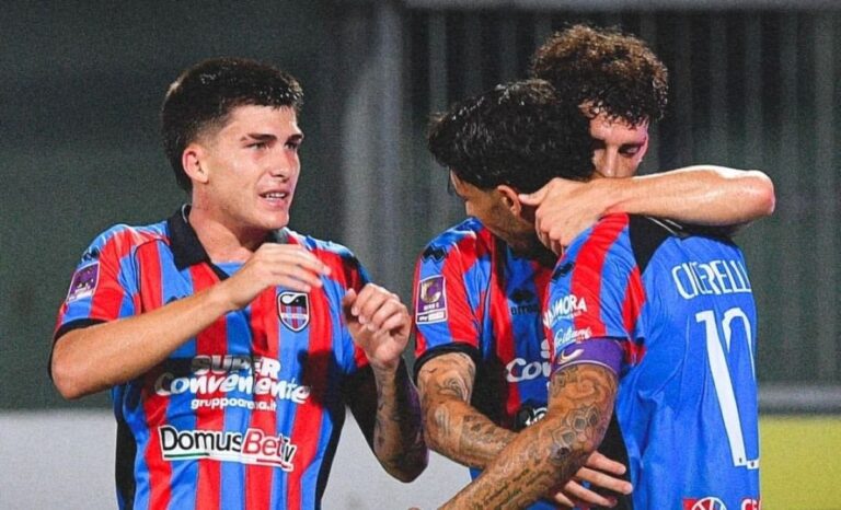 Catania, poker scaccia crisi! 4-0 al Cosenza: notte fonda per i calabresi, 3 sconfitte in 3 gare | CLASSIFICA