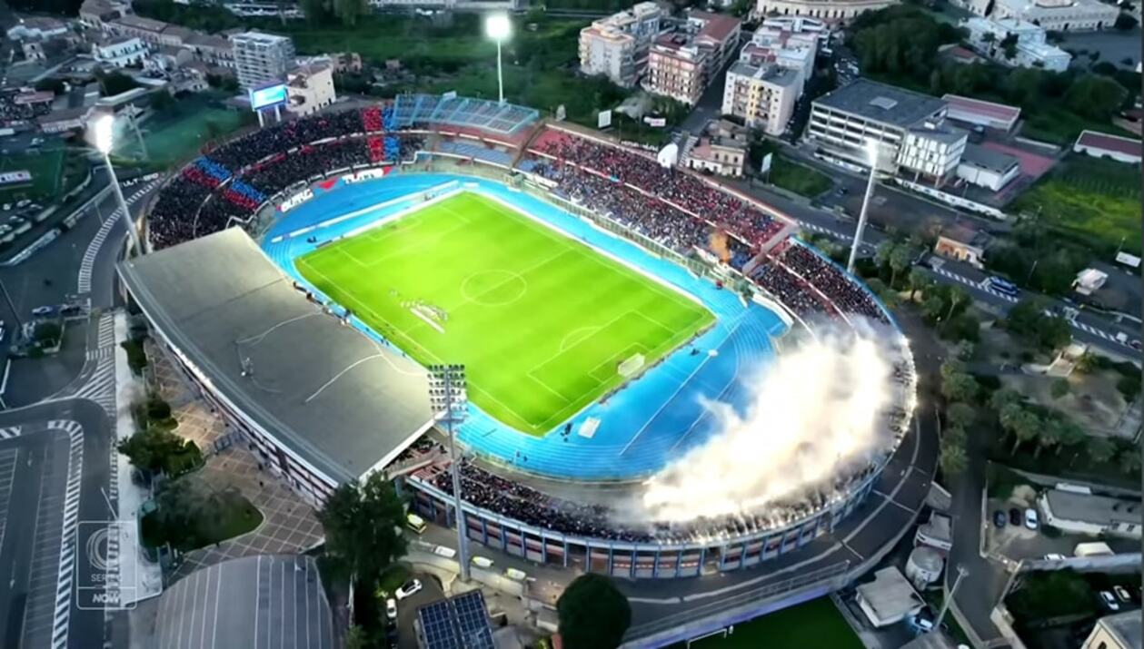 Catania stadio massimino dall’alto con sold out tifosi