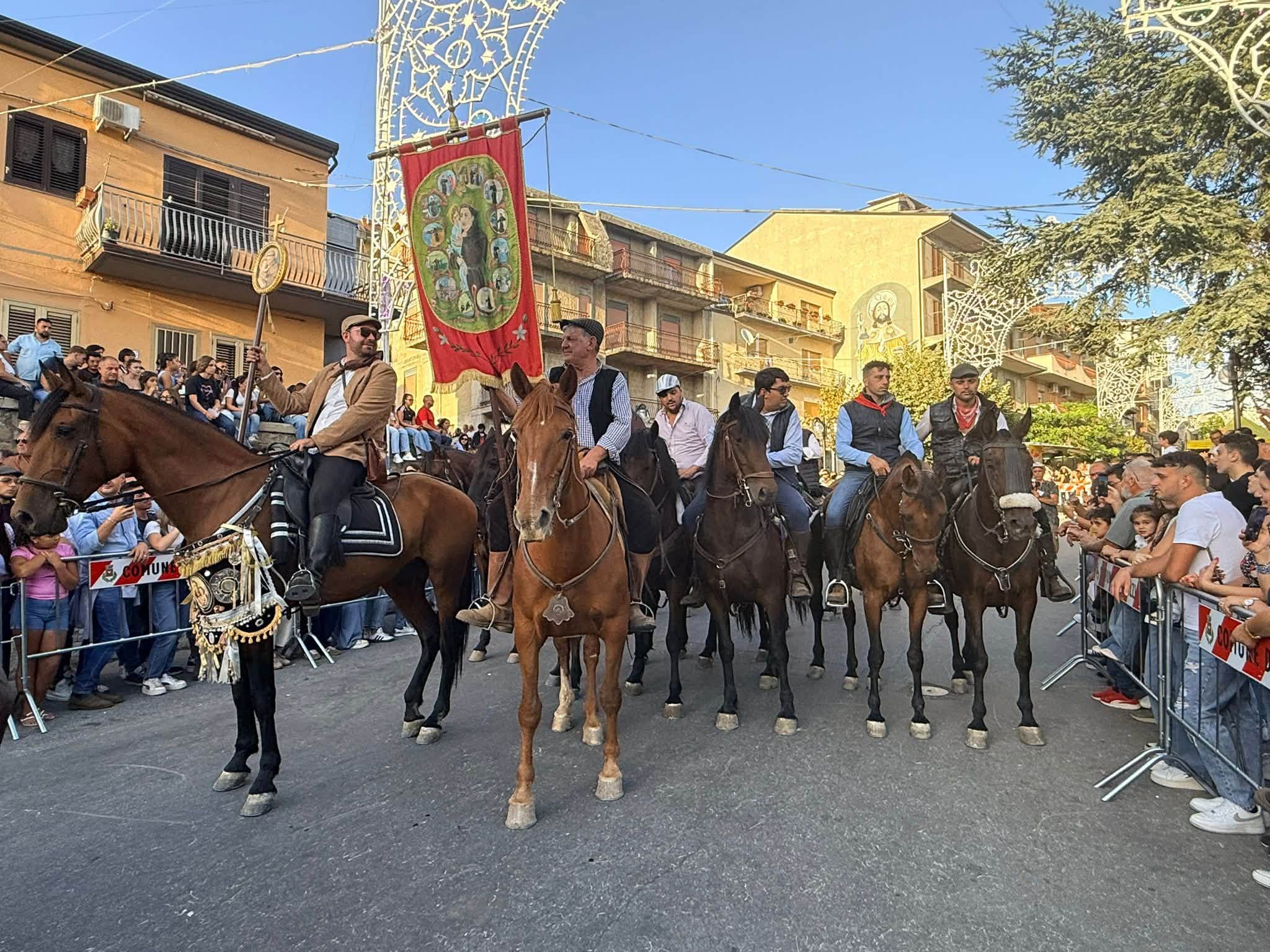 Cateno De Luca a Capizzi per la Cavalcata “’A Cannedda”: “le nostre tradizioni s