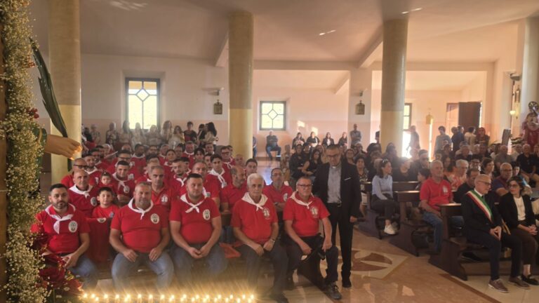 Masella in festa per i Ss. Cosma e Damiano: piazza gremita, fede e musica e lo spettacolo dei fuochi d’artificio | VIDEO