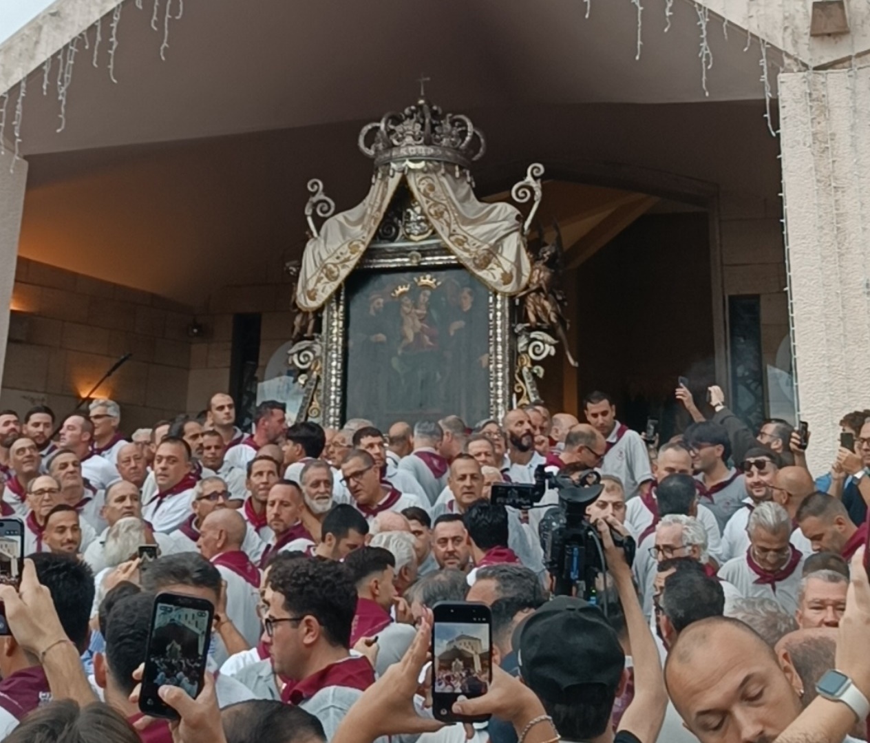 Reggio Calabria, iniziata la processione della Madonna della Consolazione: la Va