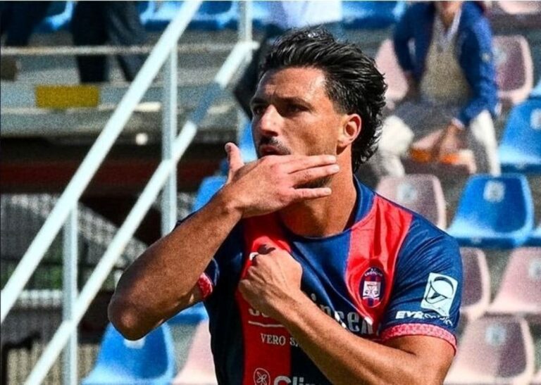 Crotone, finalmente riparti da zero! Vittoria di prestigio, in 10, contro la Salernitana | CLASSIFICA
