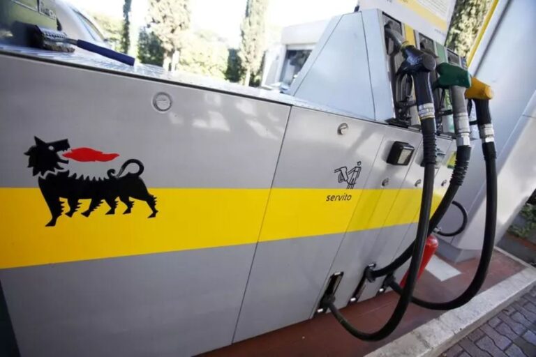 Eni introduce il “price cap”: come funziona il tetto al costo del carburante e i nuovi prezzi di benzina e diesel