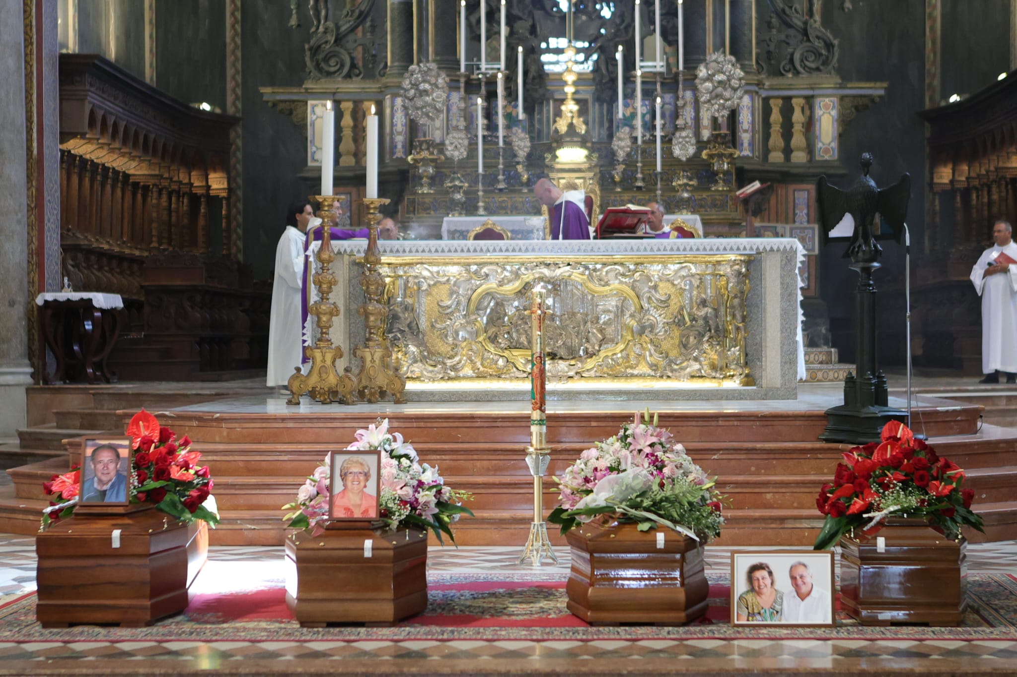 Messina in lacrime per le vittime di Pistunina: al Duomo i funerali solenni di C