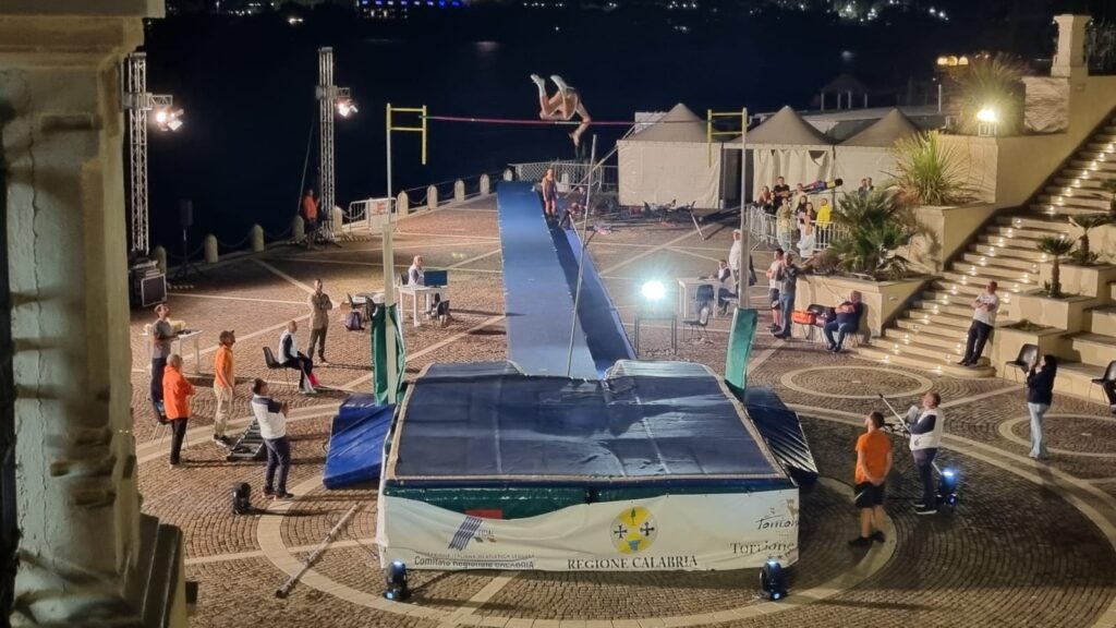 Gara salto con l'asta Arena dello Stretto