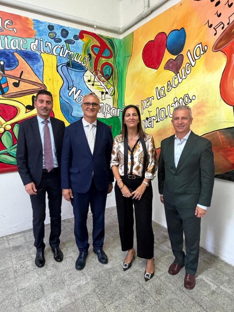 Il sindaco Calabria, l’assessore Ciappina e l’assessore regionale Micheli in visita agli istituti cittadini di Palmi
