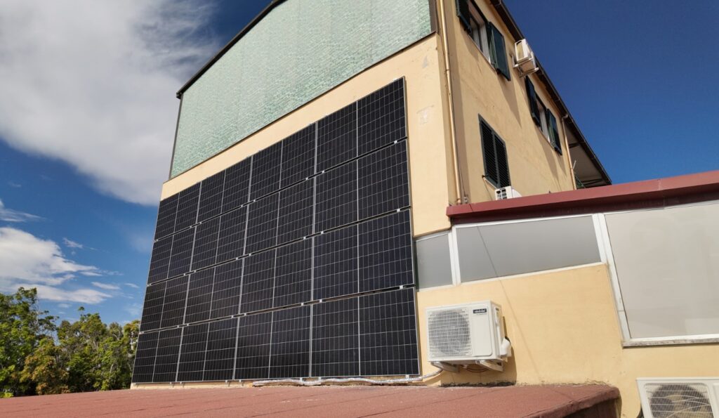 Impianto fotovoltaico in facciata Domotek