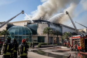 Incendio centro commerciale