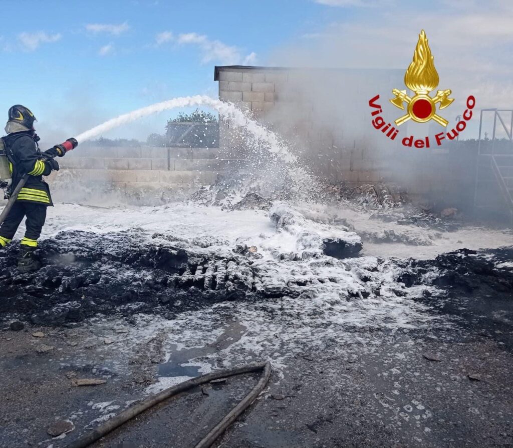 Incendio milazzo e barcellona