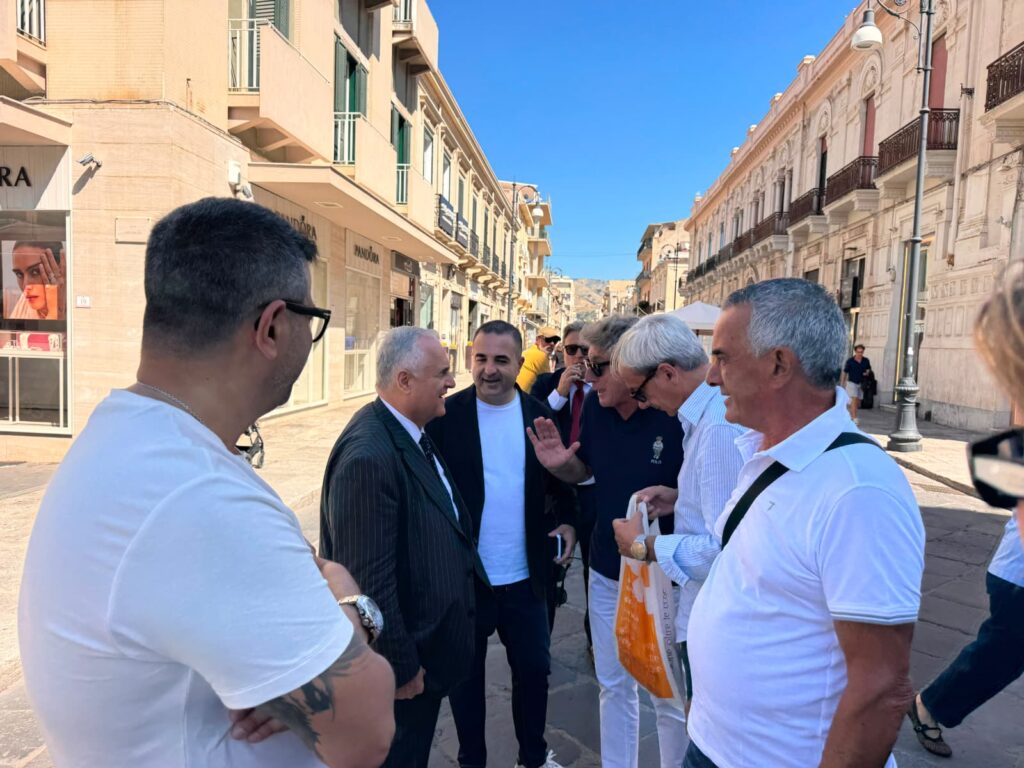 Lotito e Cannizzaro passeggiata sul Corso Garibaldi
