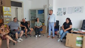 Melito premia le associazioni virtuose della differenziata consegnate nuove panchine come simbolo di impegno ambientale