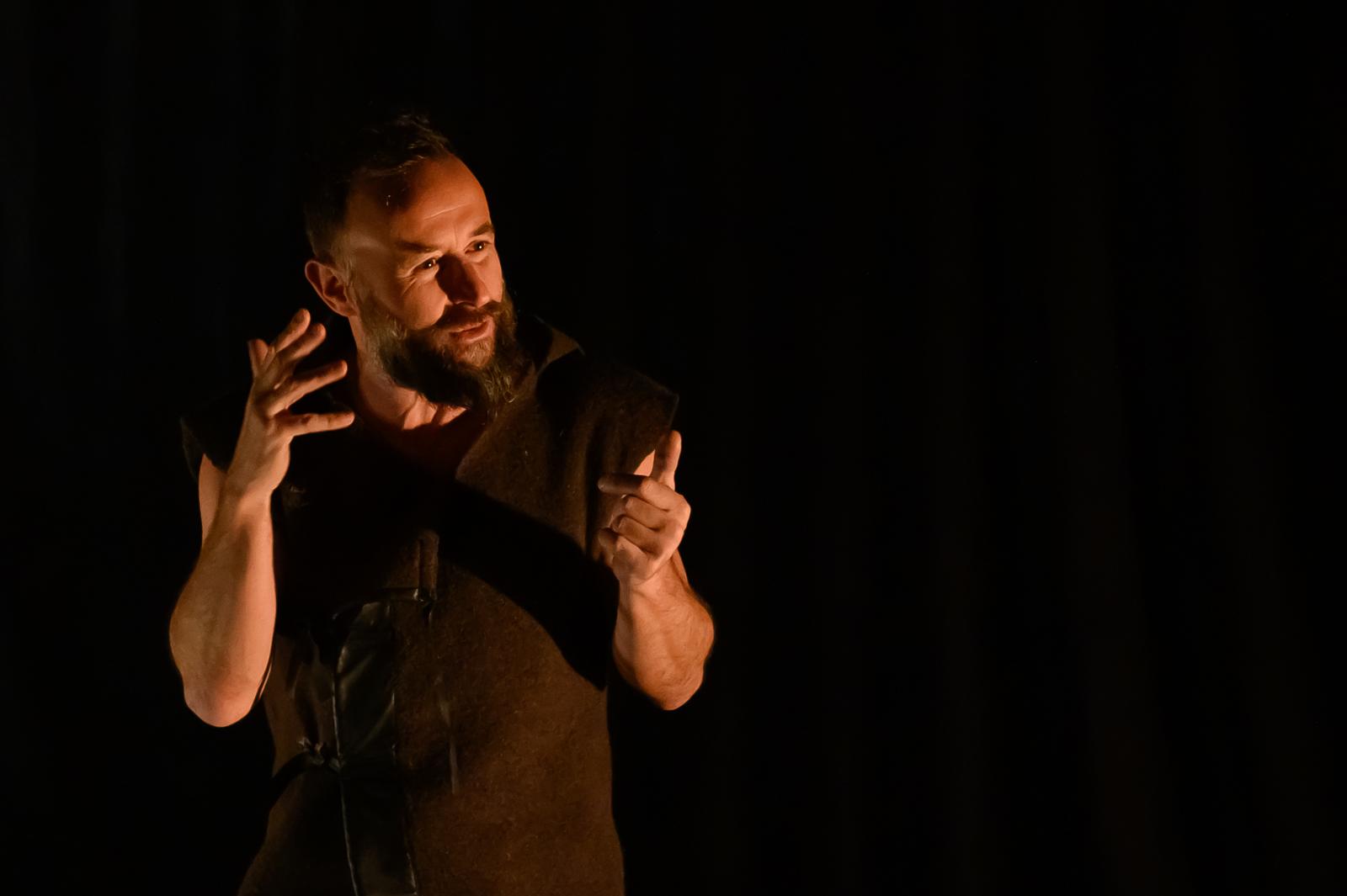 Giardini Naxos, il 13 settembre al Teatro della Nike “Nel ventre” con Stefano Pa