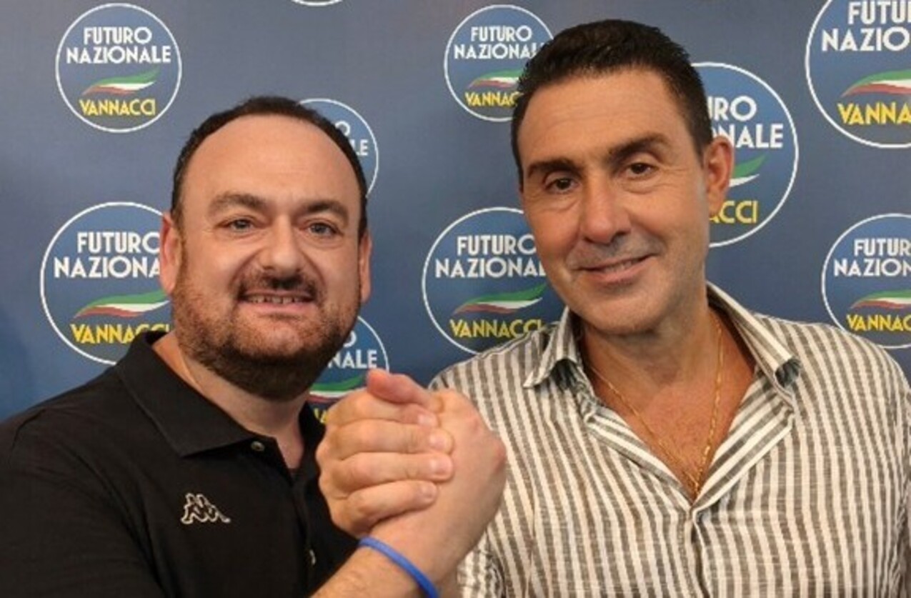 Paolo Ferrara insieme al leader di Futuro Nazionale Roberto Vannacci (1)