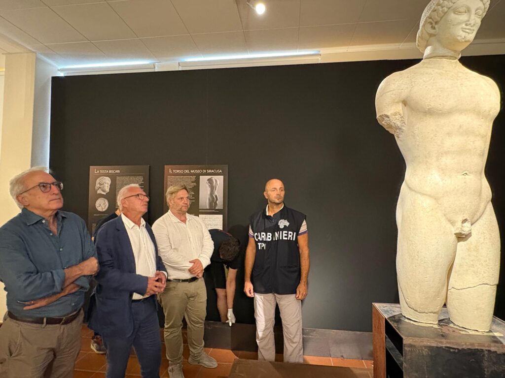 Parco LEO Museo Lentini Kouros, sx Massimo Frasca, Agostino Messana, carabinieri nucleo tutela BBCC