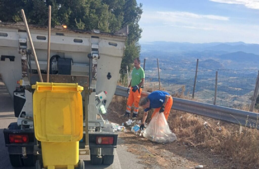 Pulizia strada Falcone-Santa Barbara