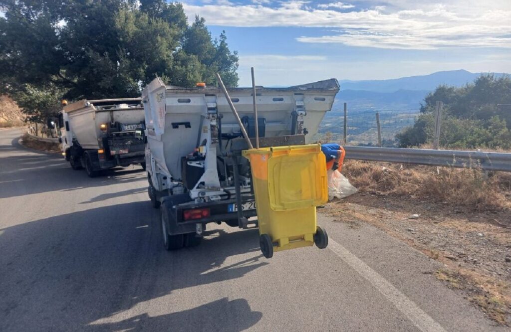 Pulizia strada Falcone-Santa Barbara