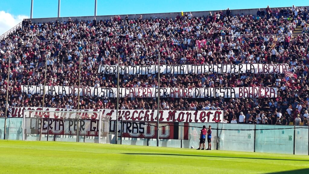 Reggina-Igea Virtus striscione curva sud
