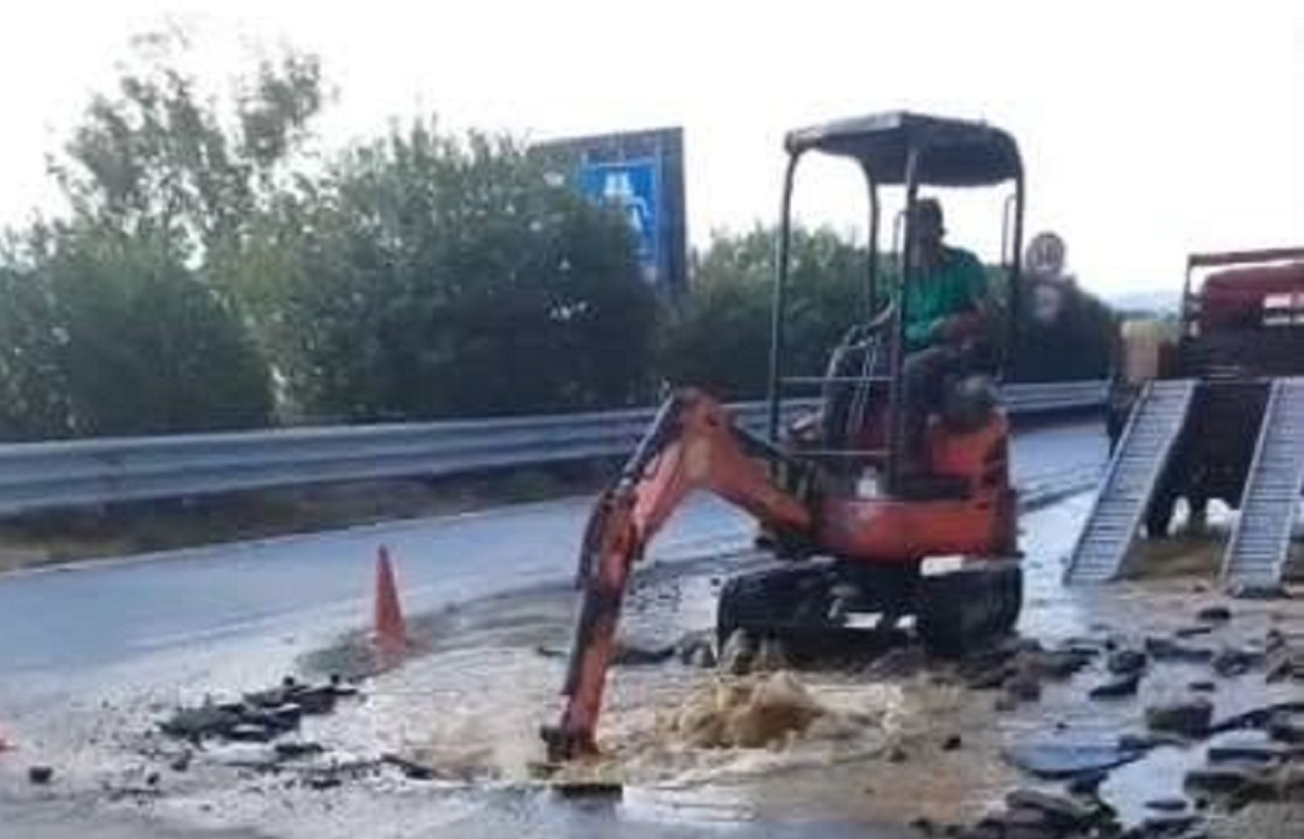Riparazione tubo acqua messina