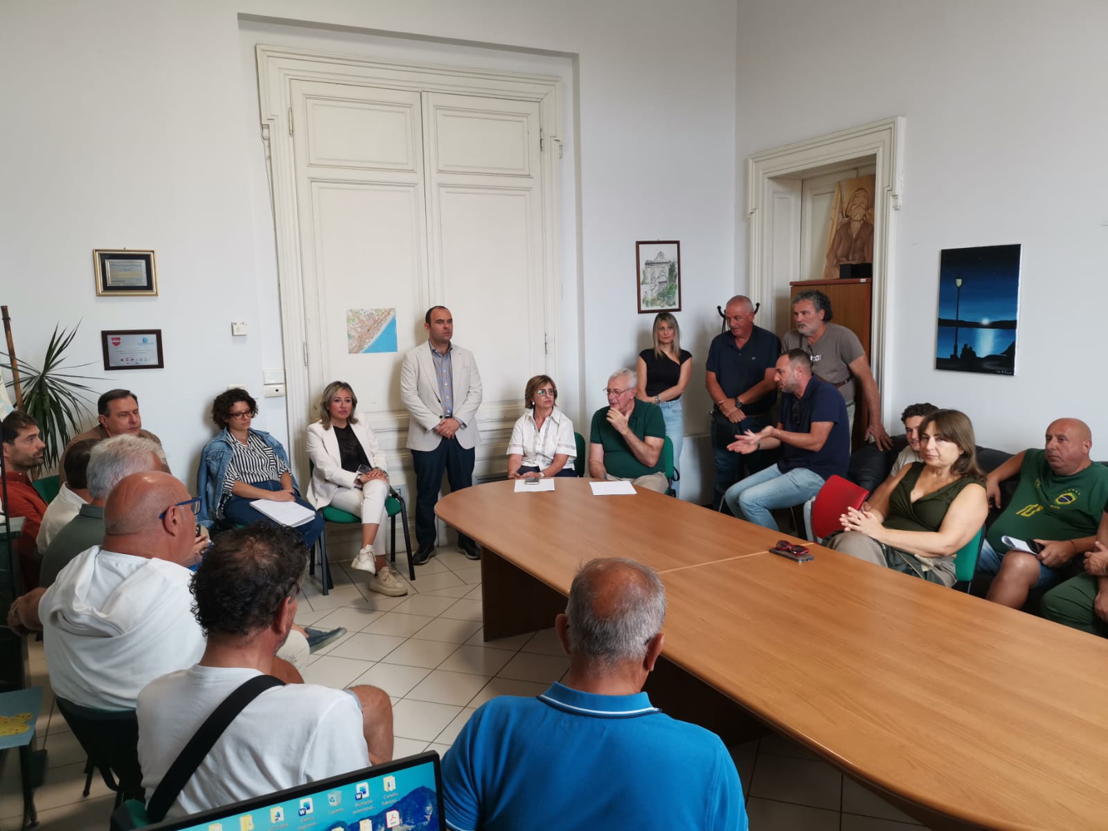 Riunione Piano Spiaggia siderno con sindaco fragomeni e operatori del settore