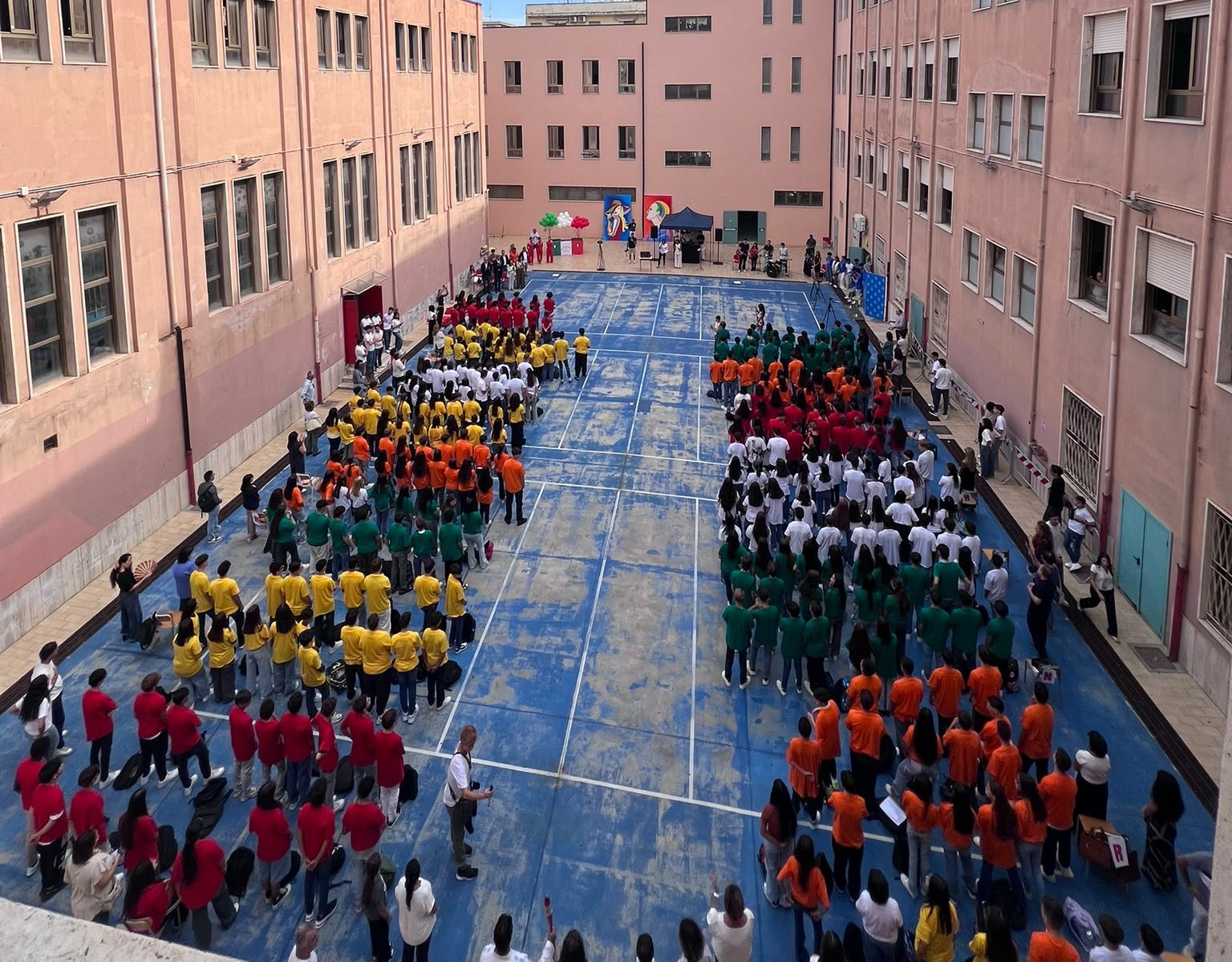 Un momento dell'accoglienza del Liceo Scientifico Leonardo Da Vinci