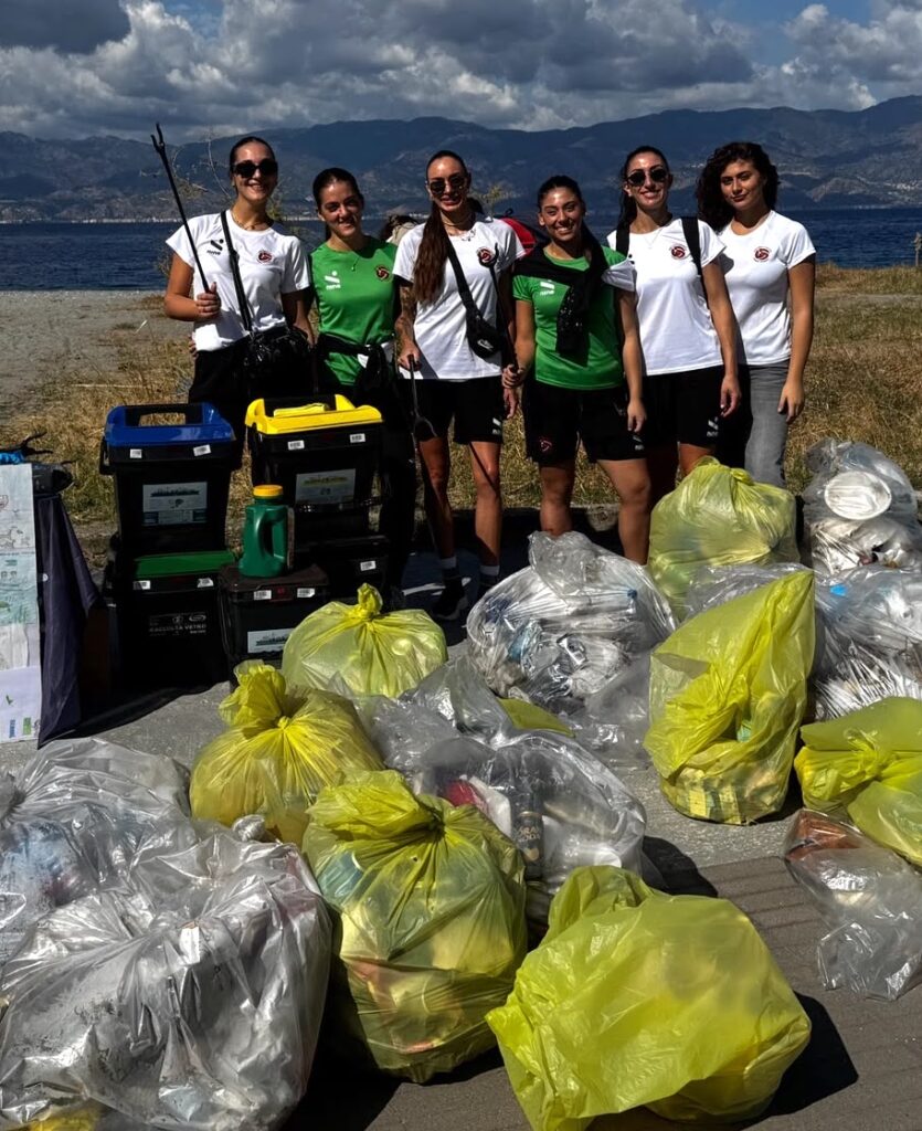 atlete puliservice volley puliscono al parco lineare
