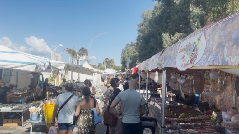 Reggio Calabria, sapori e artigianato protagonisti delle Feste Mariane: le bancarelle conquistano cittadini e visitatori. Ecco fino a quando saranno aperte | VIDEO