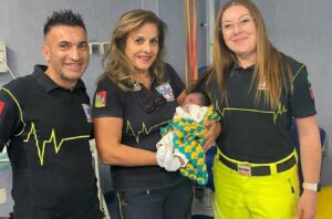 bimba nata a patti sull'ambulanza