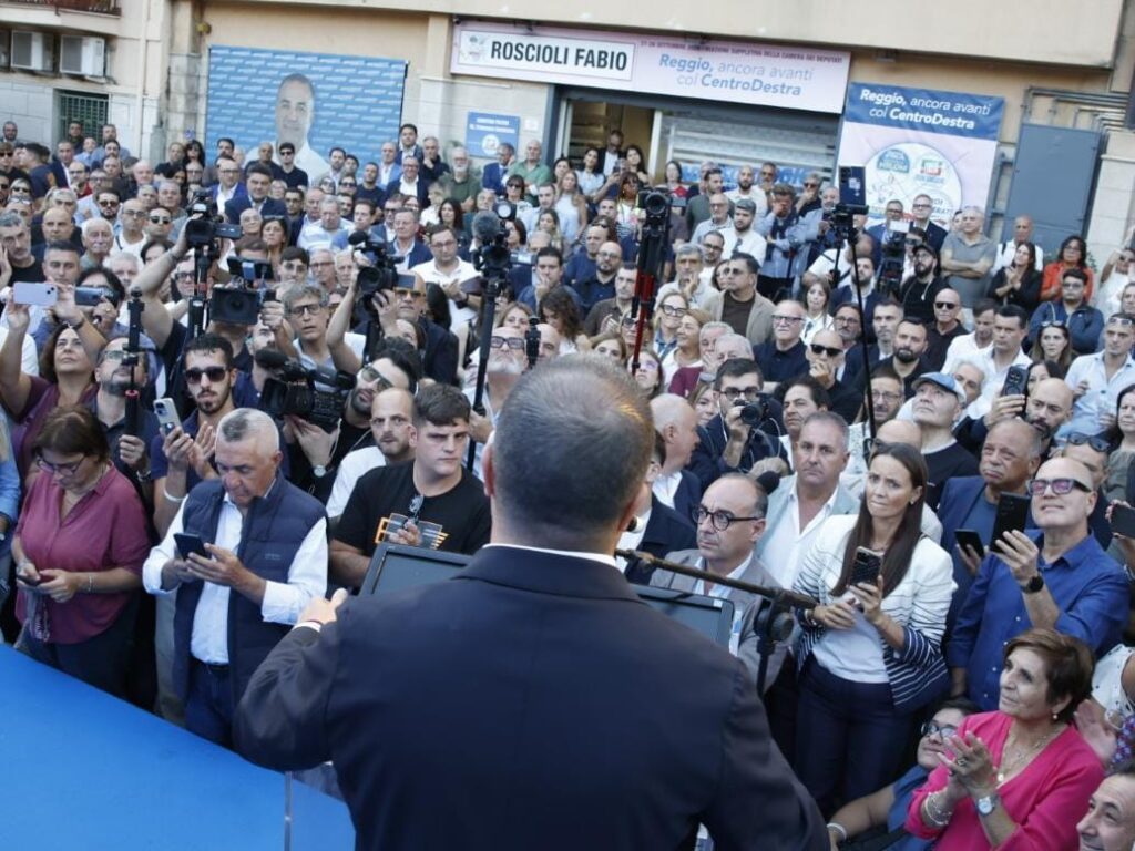 cannizzaro parla dal palco dopo vittoria roscioli